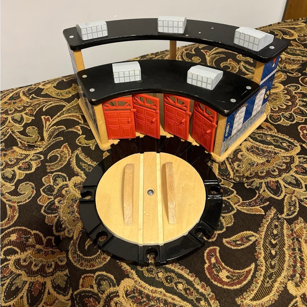 Wooden Train Track Carousel & Housing Station Building Children's Toy Thomas.